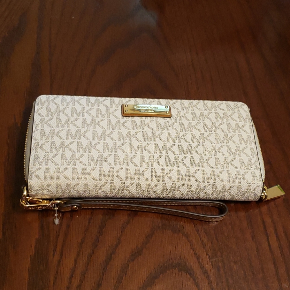 NWT Michele Kors wallet
